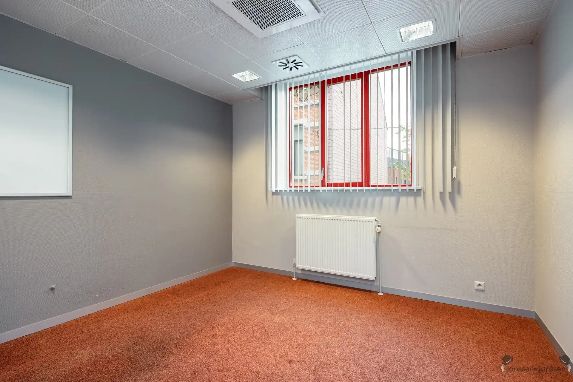 Commercieel gebouw met parkeergelegenheid! foto 37