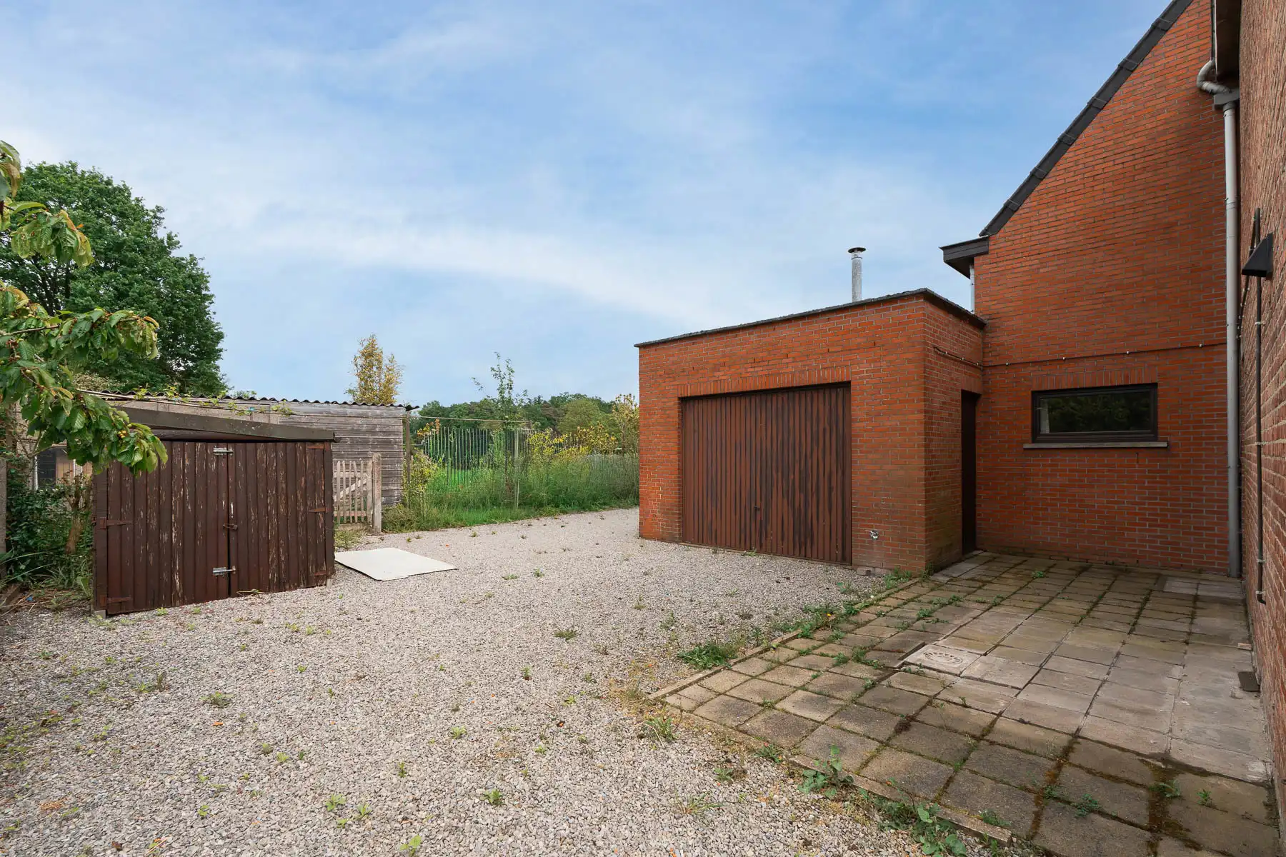 Gezellige, te renoveren woning met leuke tuin op toplocatie  foto 24