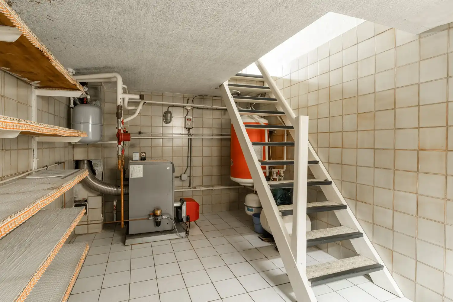 Charmante op te frissen woning van 187 m² op een toplocatie in Pelt! foto 19
