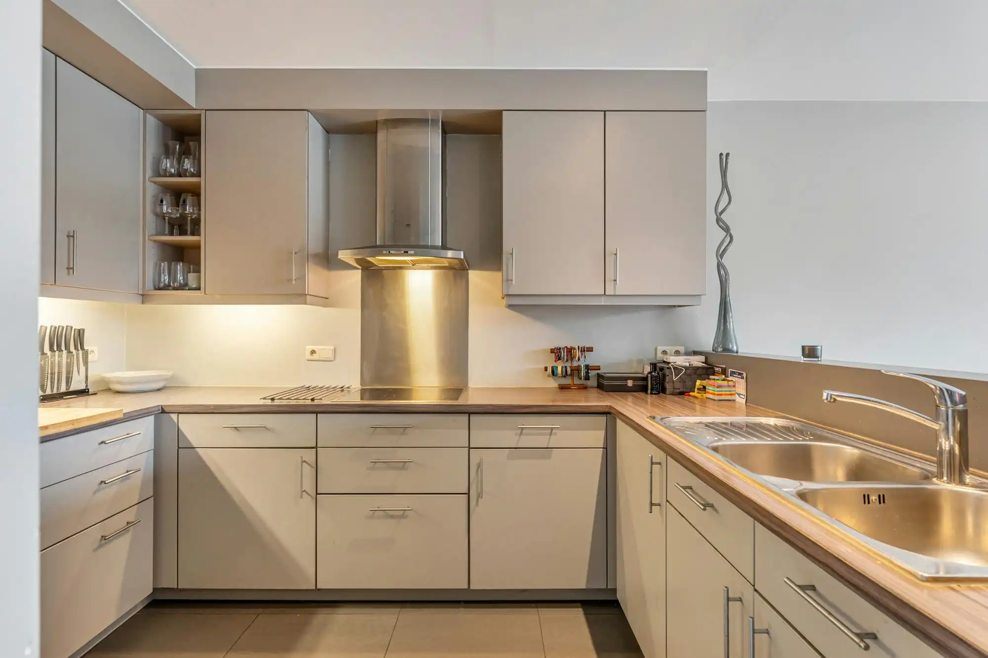 Gelijkvloers appartement met tuin en garagebox in Genk foto 6