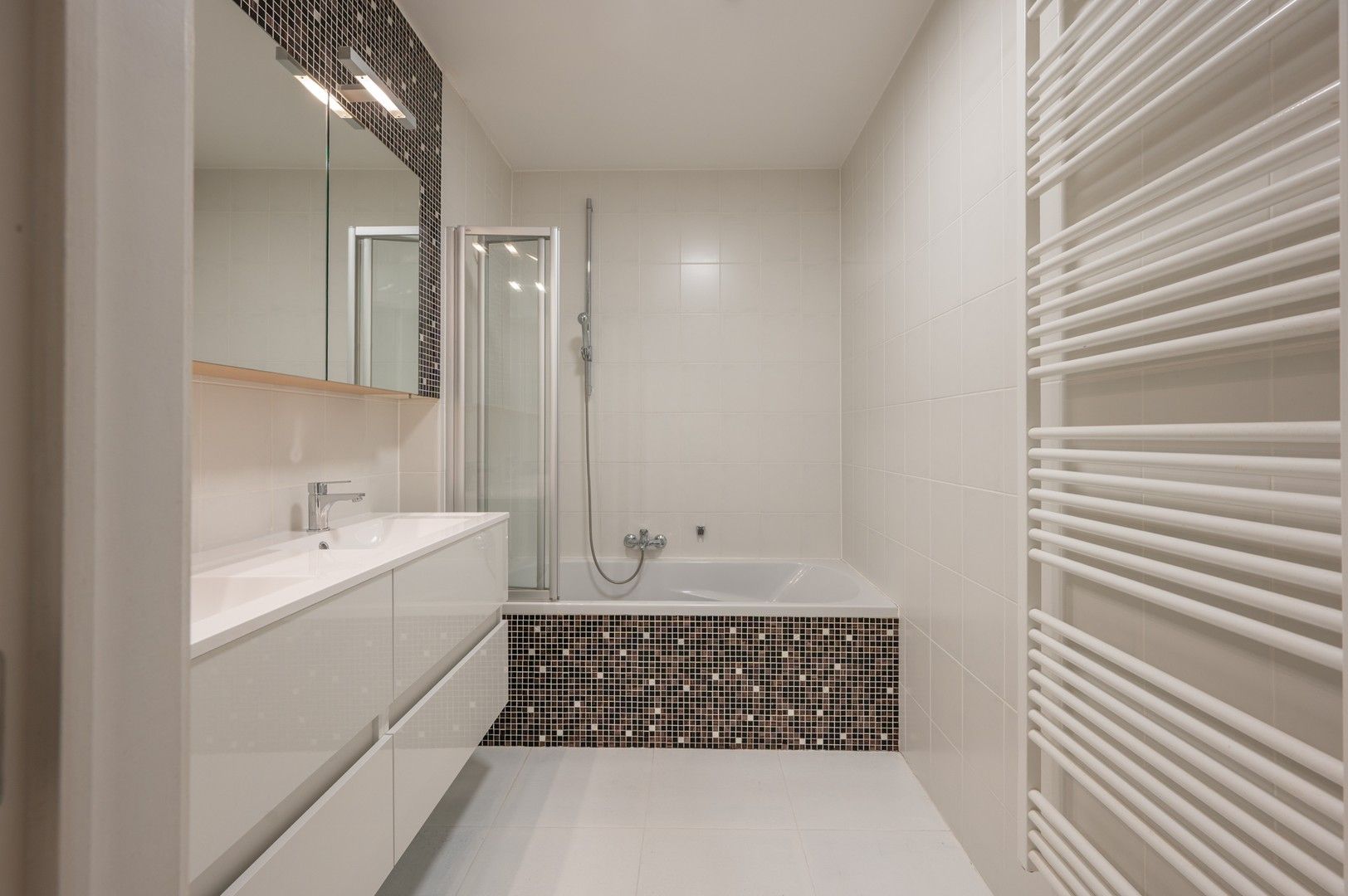 Hedendaags en lichtrijk appartement, centraal gelegen in Knokke. foto 15