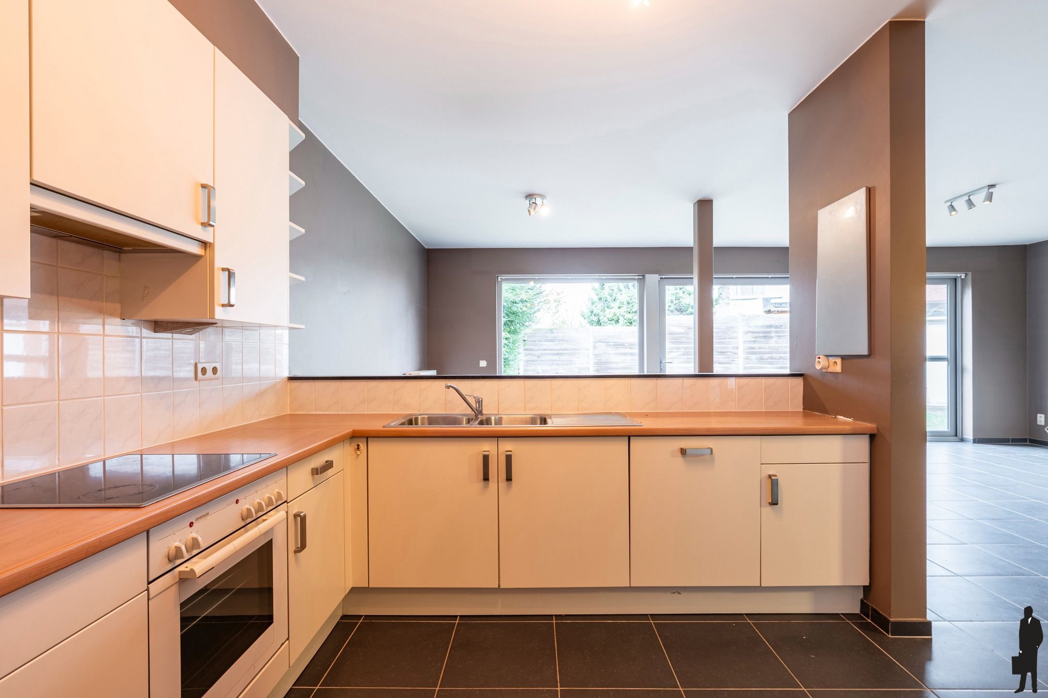 Welgelegen ruim GLVL app met 2 slpks, 2 badks, garage & tuin foto 8