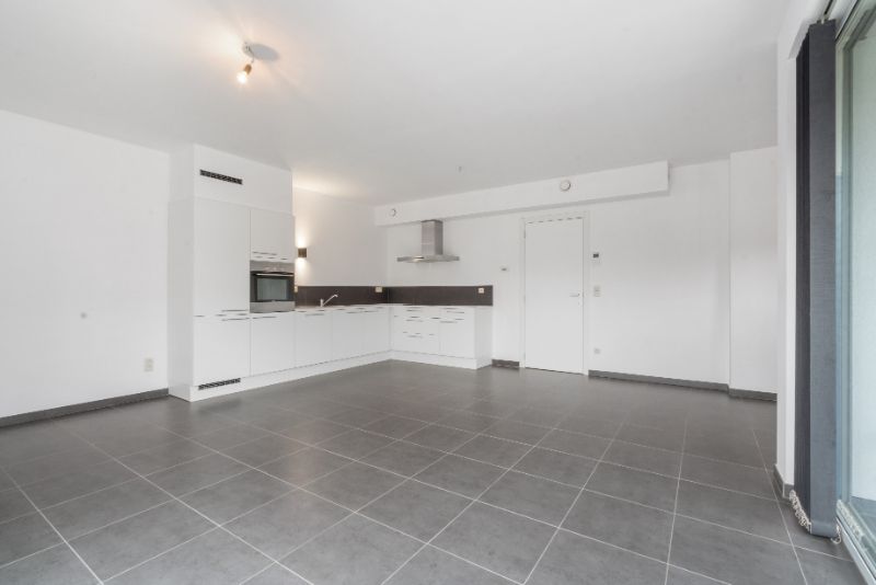 Instapklaar gelijkvloers appartement in het hart van Lokeren! foto 7