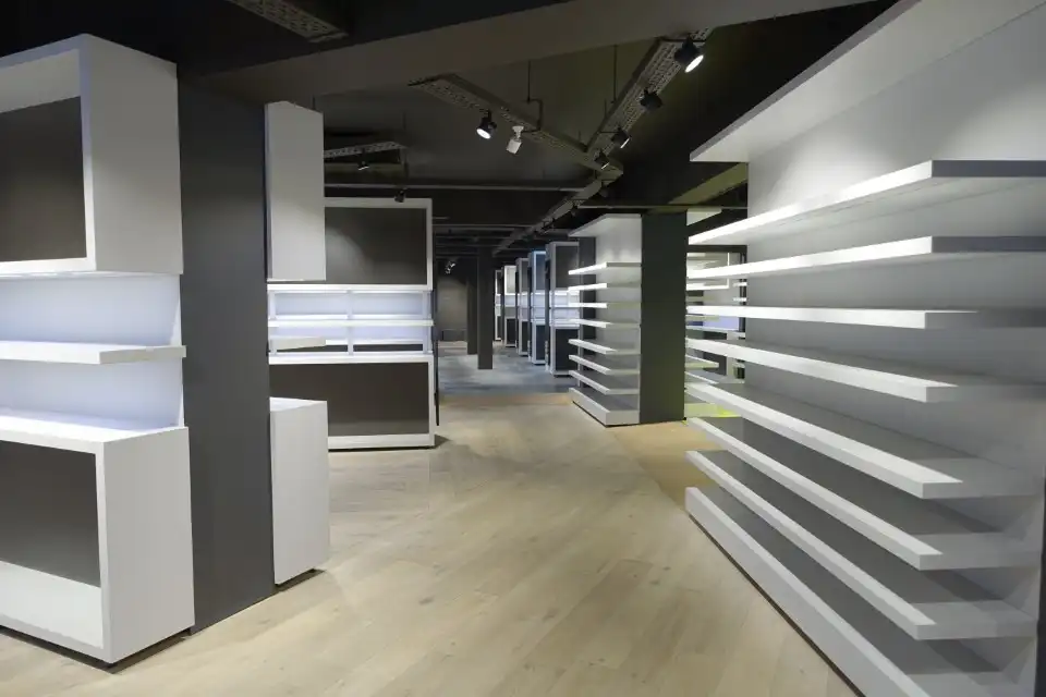 Ruime handelszaak (ca. 290m²) met grote visibiliteit foto 8