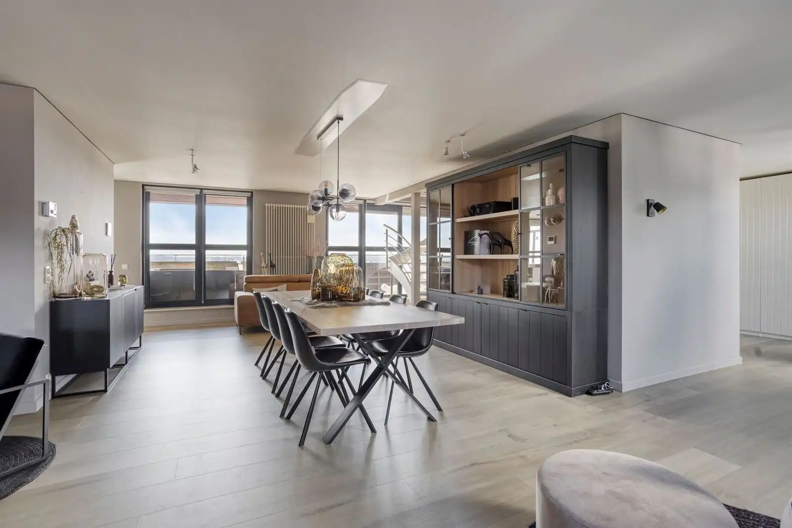Ruim duplex appartement met 3 slaapkamers foto 4