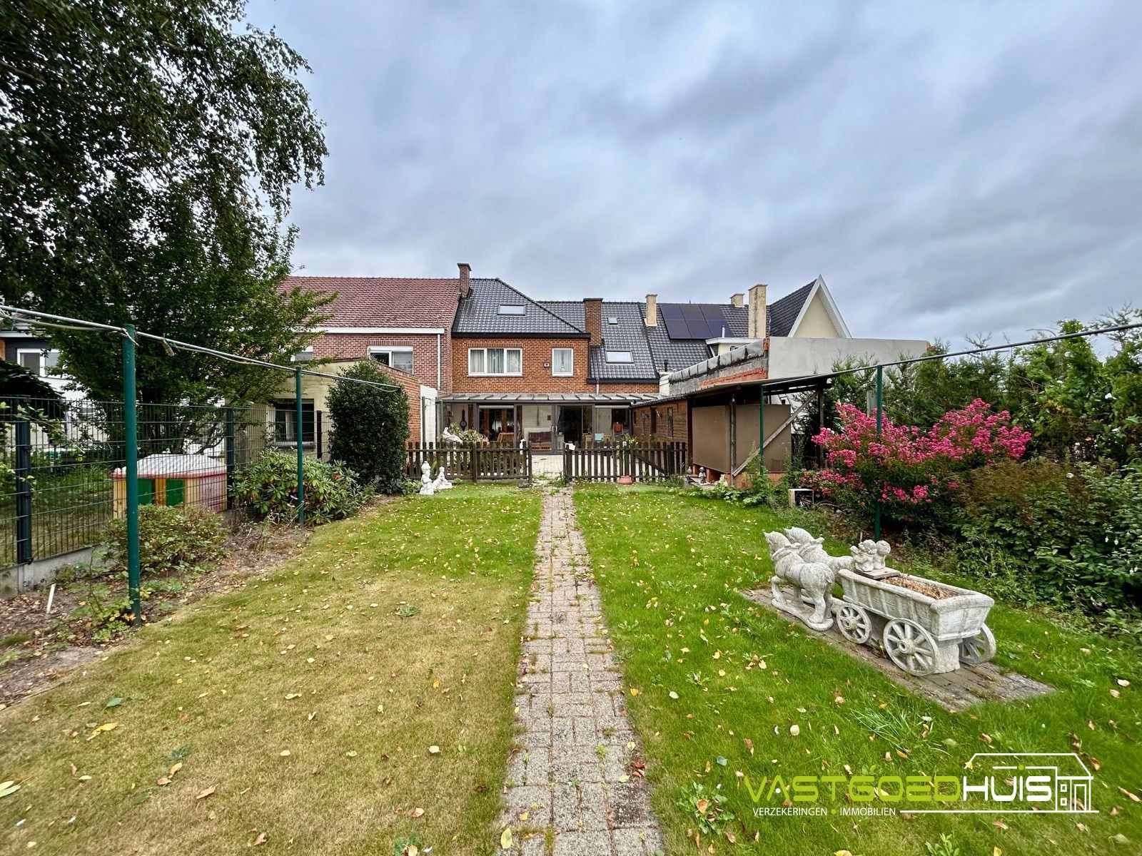 Ruime gezinswoning met garage en tuin foto 27