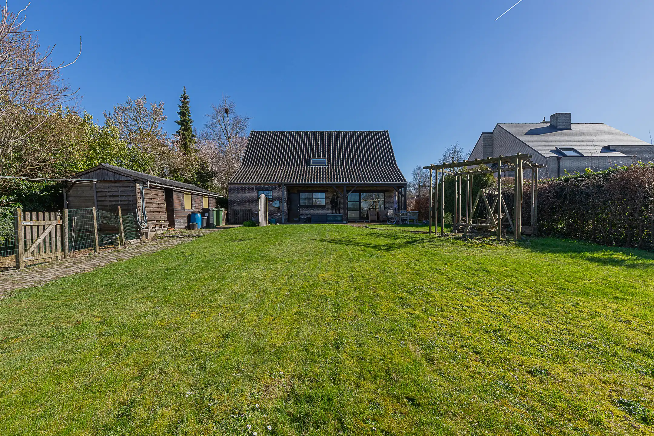 GIJZEGEM – Verzorgde 4-gevelwoning met zicht op de velden foto 2