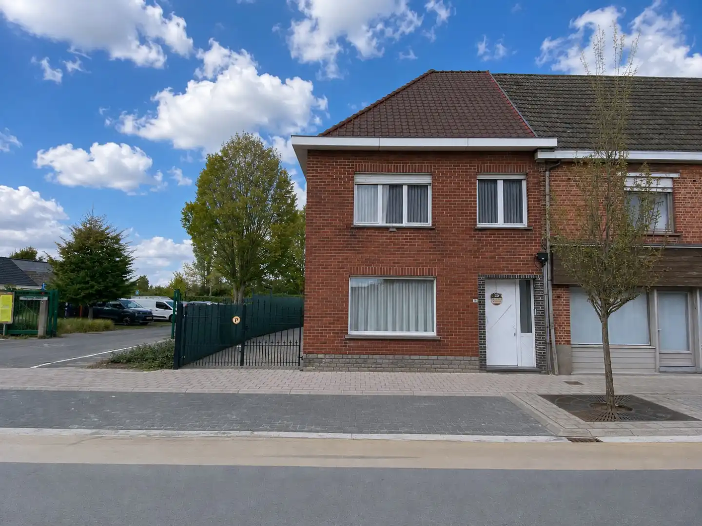 Gerenoveerde halfopen bebouwing met twee slaapkamers te huur in Machelen (Zulte) foto {{pictureIndex}}