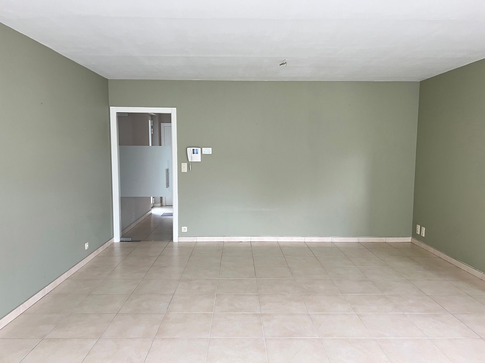 INSTAPKLAAR TWEESLAAPKAMER-APPARTEMENT TE HUUR CENTRUM ASSE foto 4
