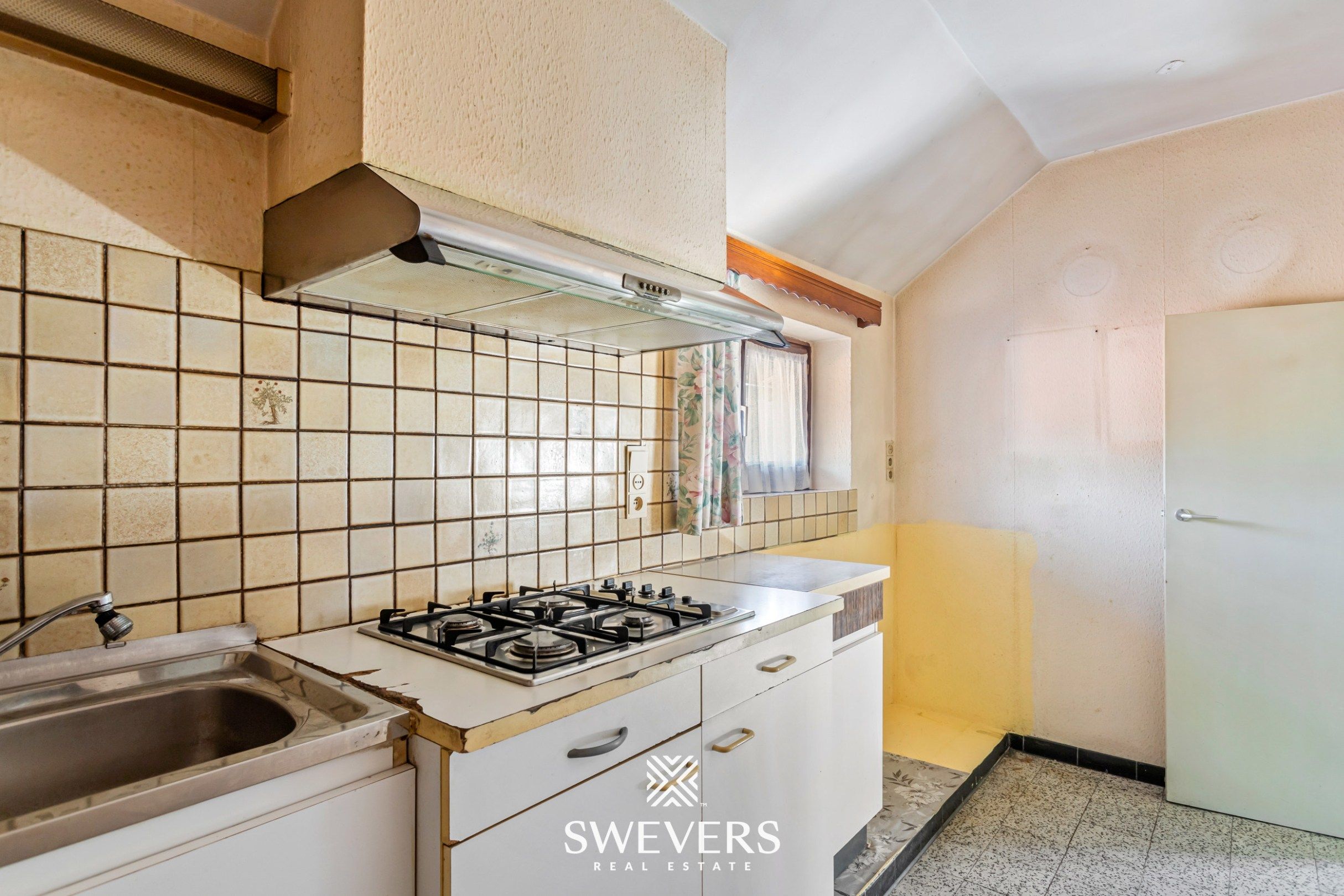Authentiek renovatieproject met potentieel in Wellen foto 9