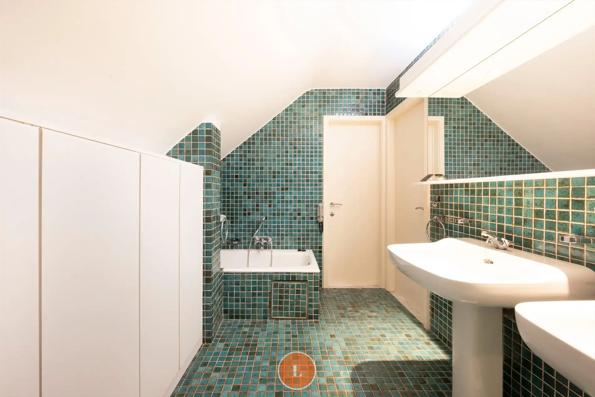 Villa met praktijkruimte en vijver op 1349m² foto 19