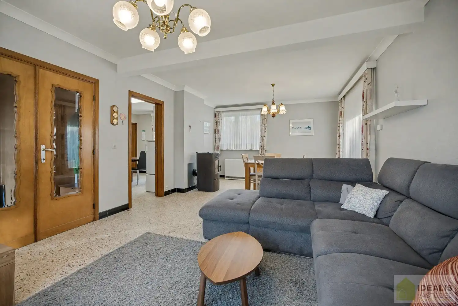 IDEALIS VASTGOED - Nabij het groen gelegen woning met een bewoonbare oppervlakte van + -125m² op een perceel van 7a59ca! Het betreft een zeer centraal gelegen woning t.o.v. grote steden als Leuven, Brussel, Antwerpen en Hasselt die vlot bereikbaar zijn door de nabijheid van de E313 en E314. Uitermate geschikt voor kandidaten op zoek naar een te renoveren woning in de groene omgeving van Linkhout!! foto 4