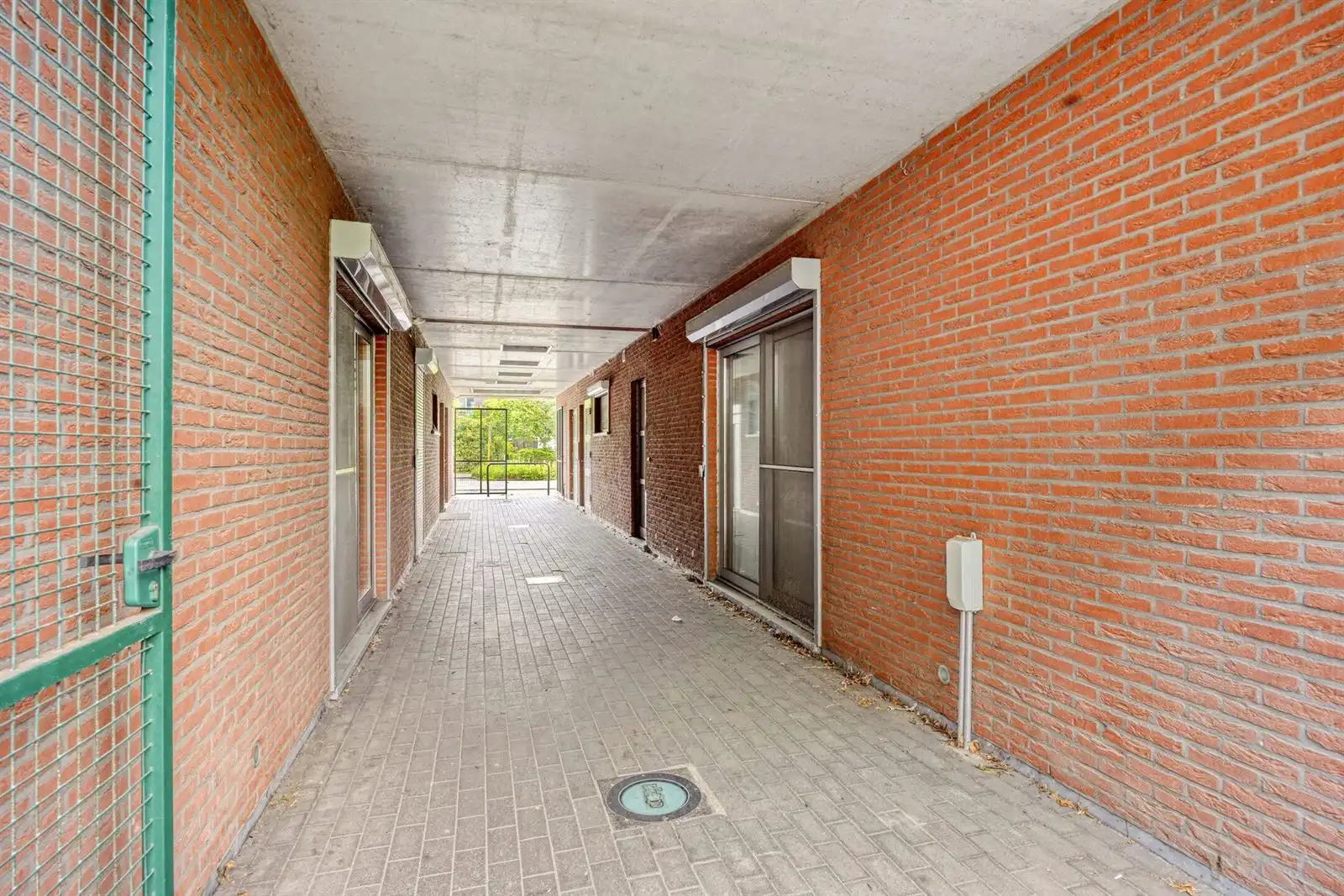 Instapklaar gemeubeld gelijkvloers appartement met tuin nabij het centrum van Edegem foto 4