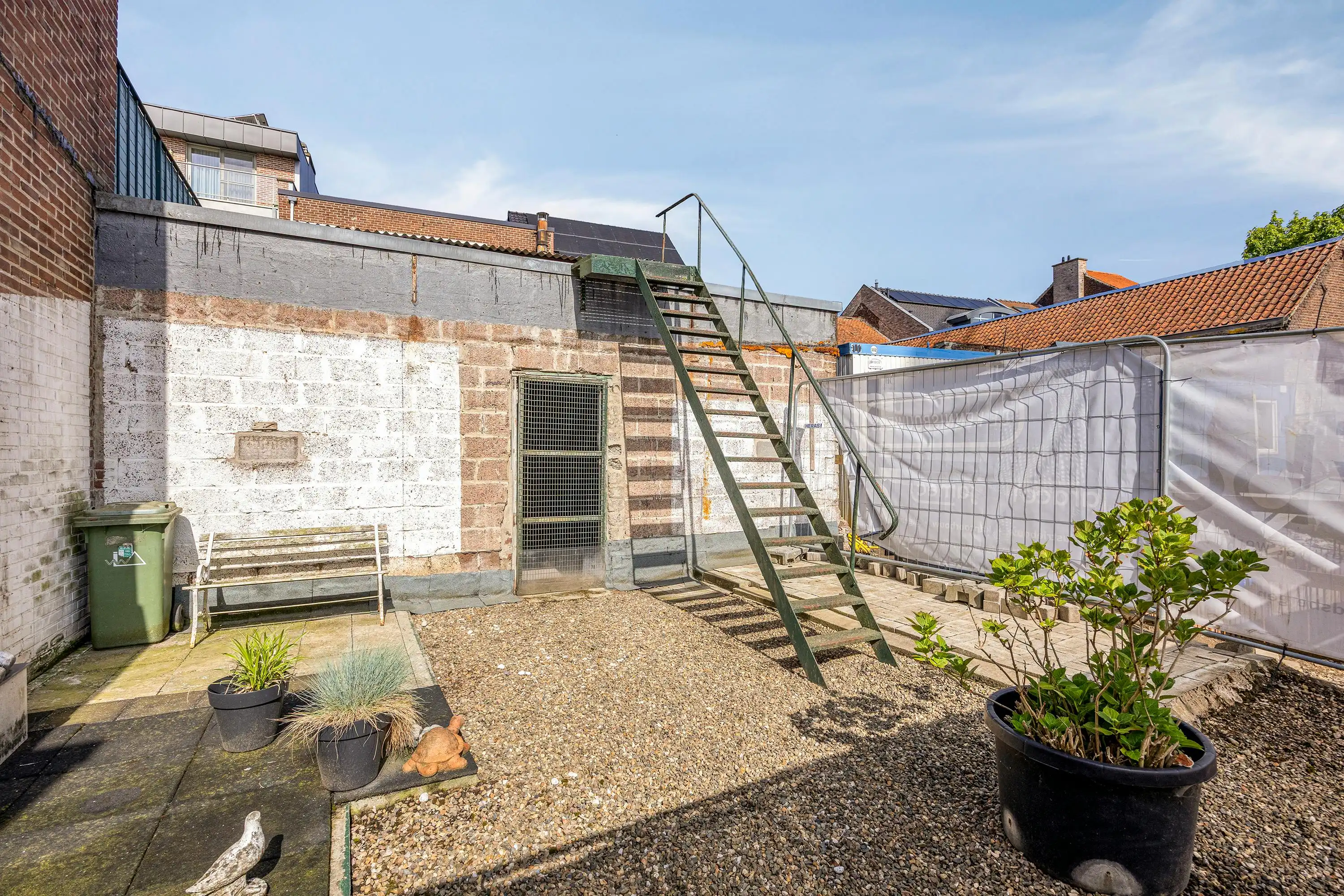 Goed onderhouden huis met riante garage in centrum Maaseik te koop foto 22