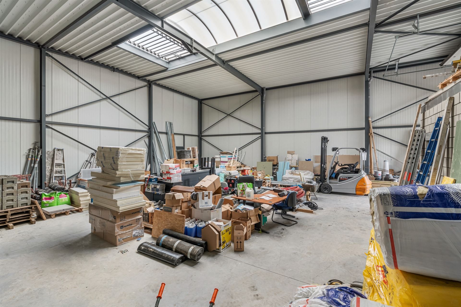 Industrieel gebouw, magazijn, opslagplaats. foto 7