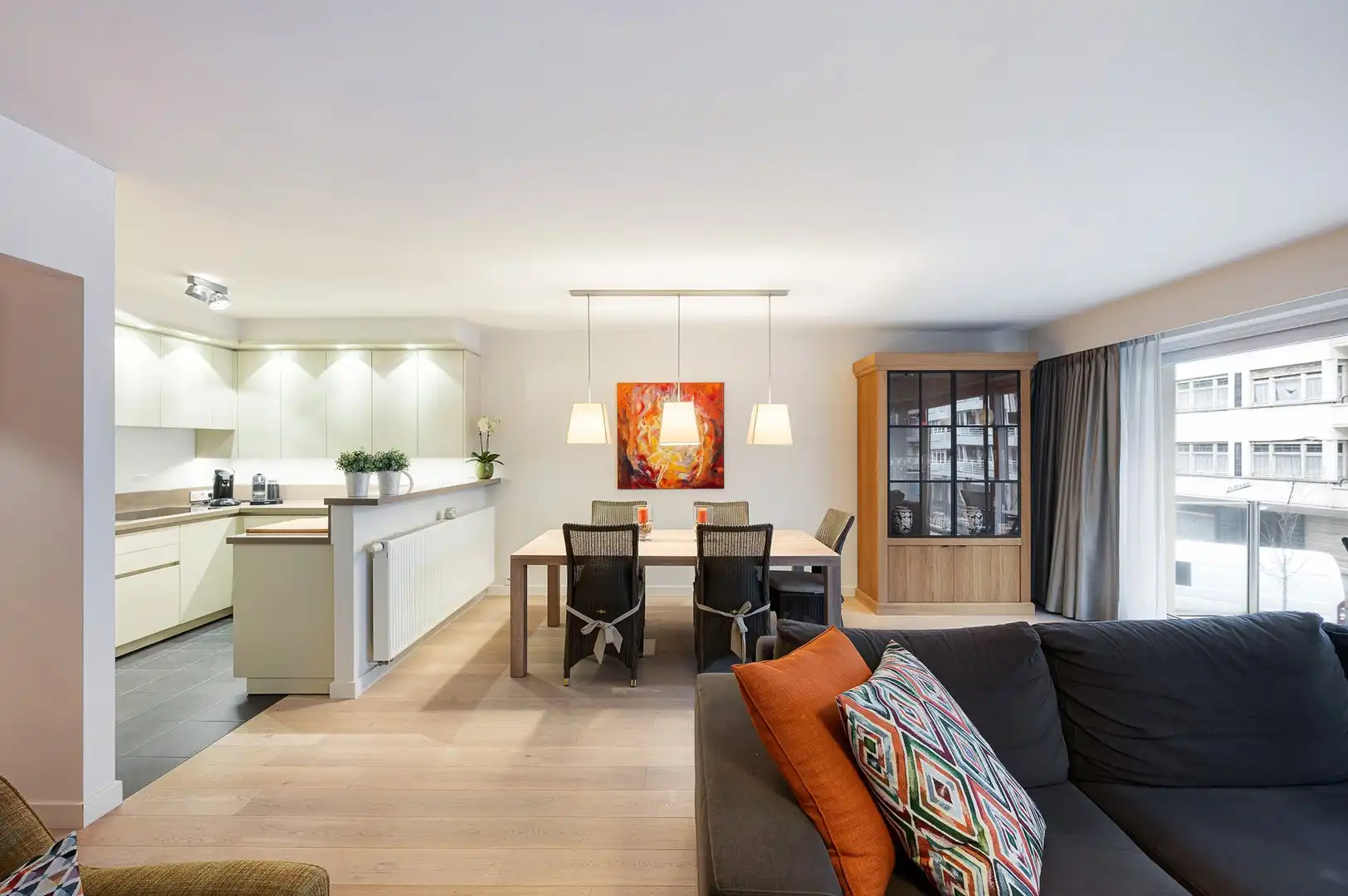 Lichtrijk appartement van 100 m² met terras, gelegen in de Koningslaan. foto 9