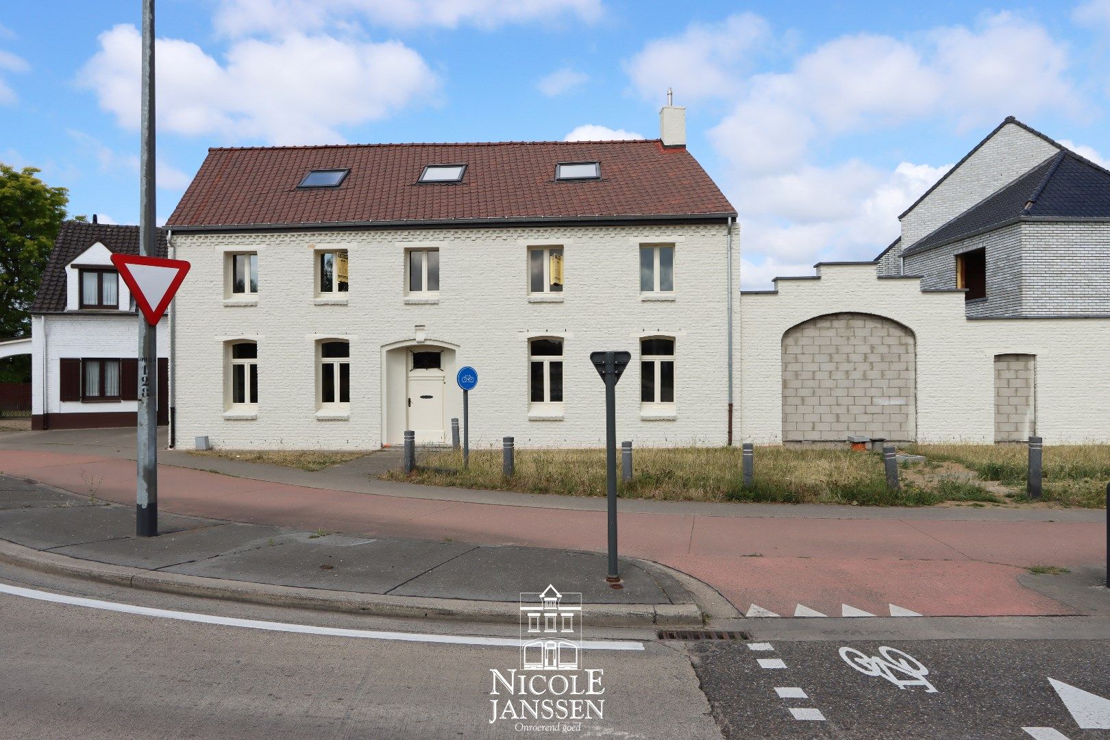 Hoofdfoto van de publicatie: Gezinswoning met praktijkruimte 