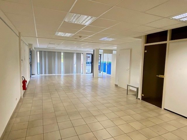 Gelijkvloerse handelsruimte van 110 vkm op een boogscheut van de Markt van Deinze foto 3