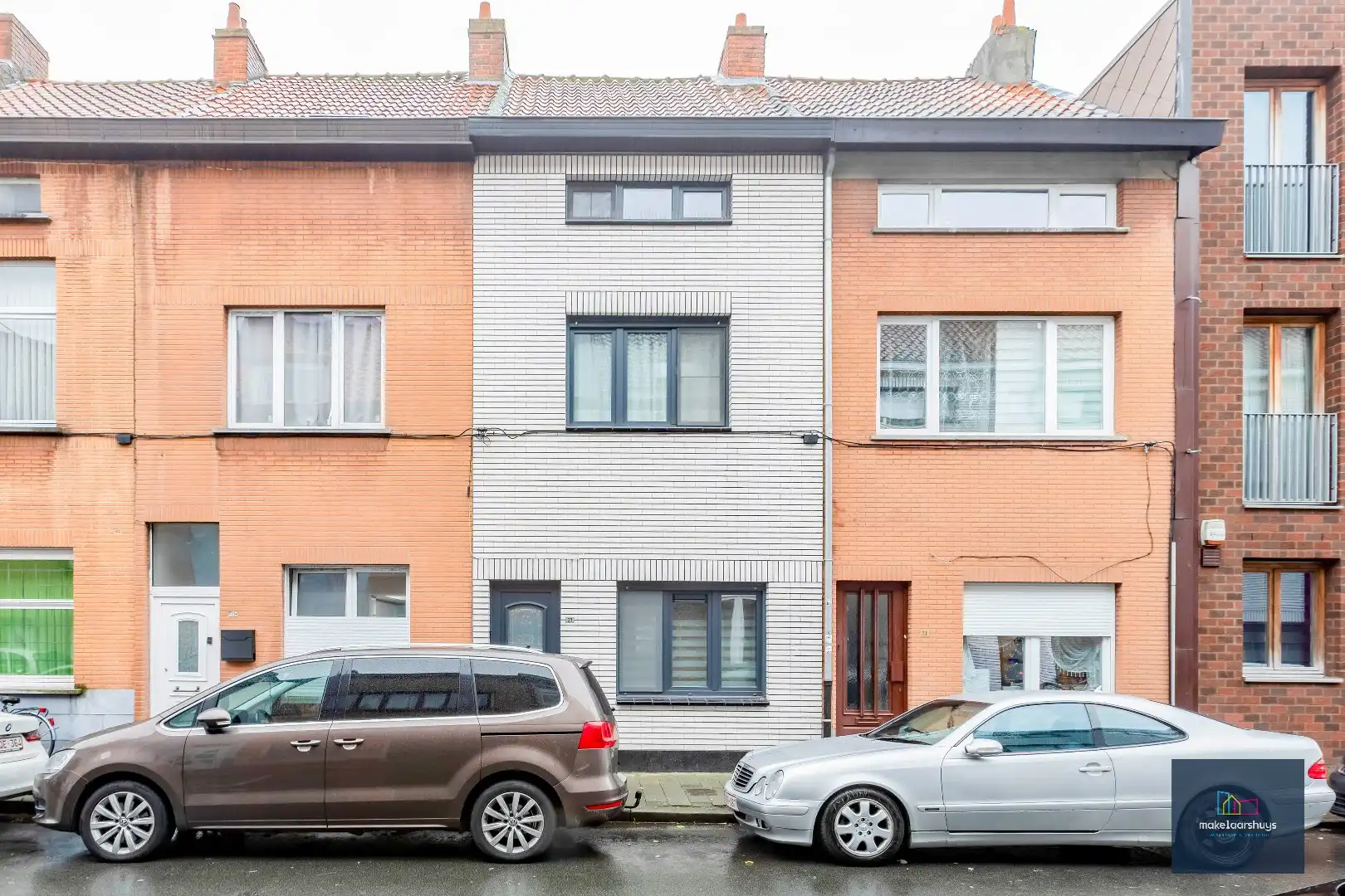 Woning met 4 slaapkamers en koer nabij centrum Gent foto {{pictureIndex}}