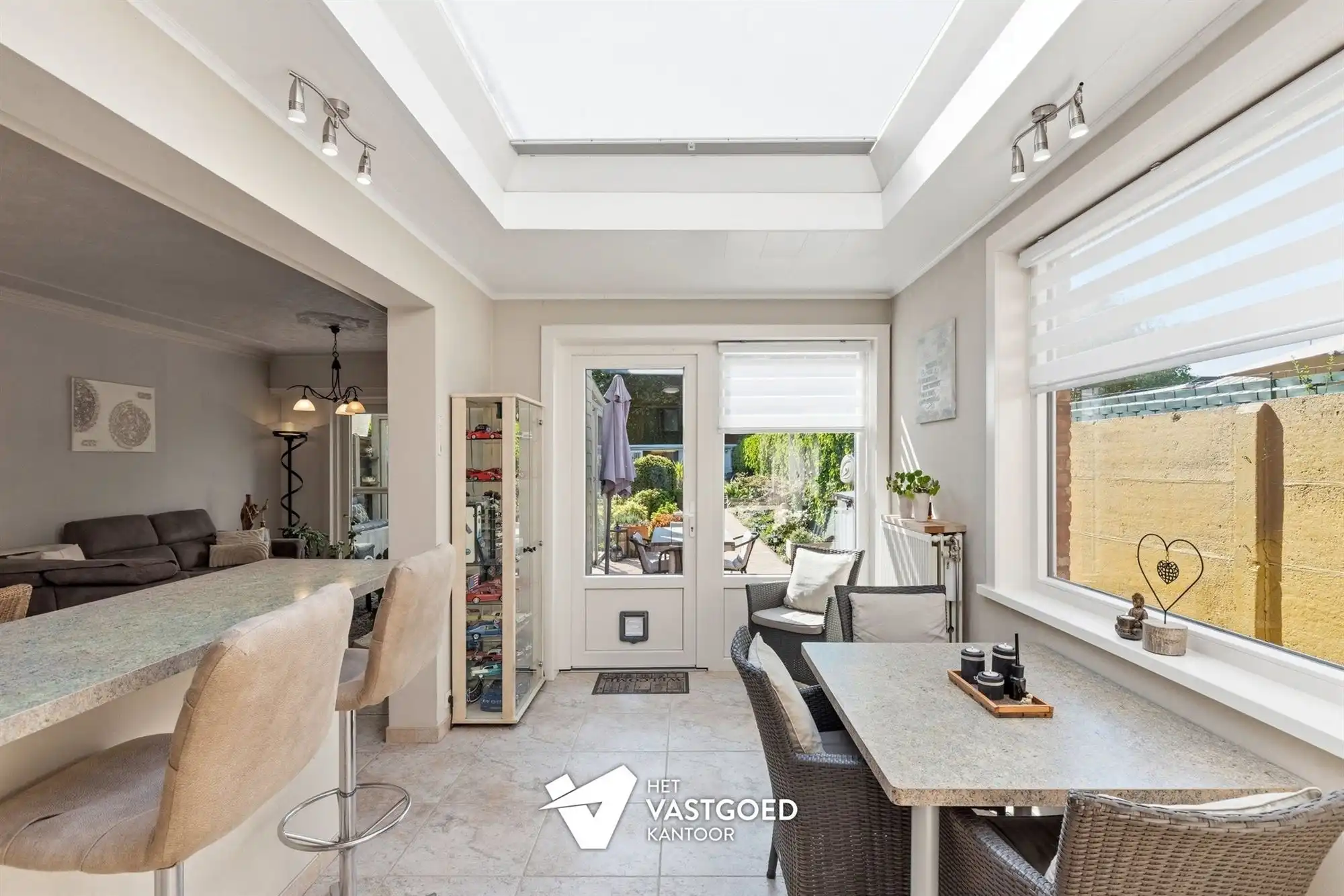 INSTAPKLAAR GELIJKVLOERS APPARTEMENT MET TERRAS, TUIN EN GARAGE foto 11