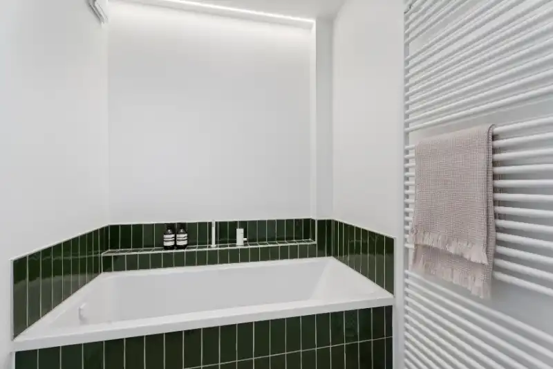 Gerenoveerd 3 slaapkamer, 2 badkamer appartement op de zeedijk in Sint-Idesbald met balkon foto 9