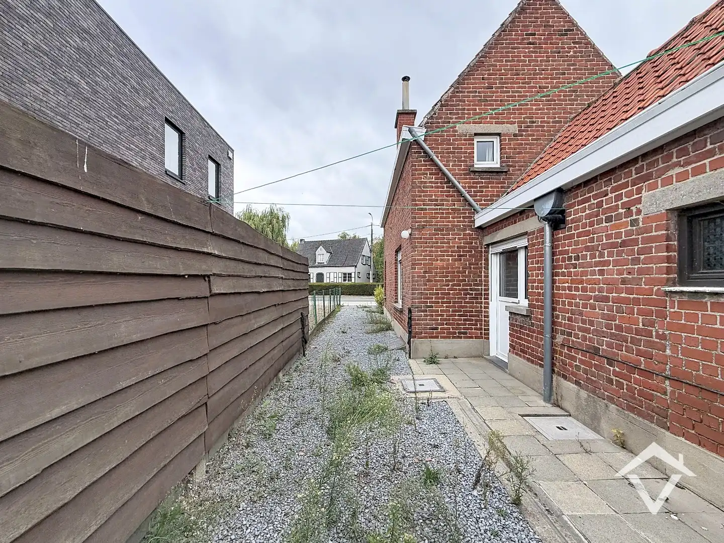 Alleenstaande woning met twee slaapkamers, tuin en garage te Roeselare foto 18