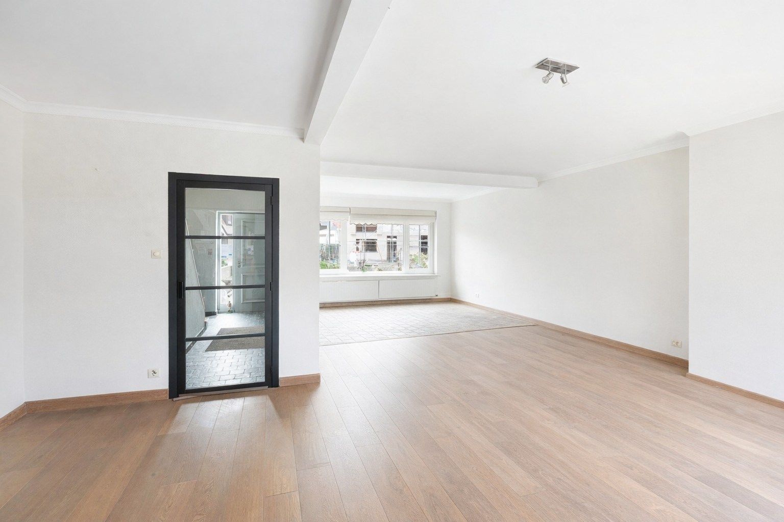 Woning met een leuke binnentuin en garage te Knokke foto 4