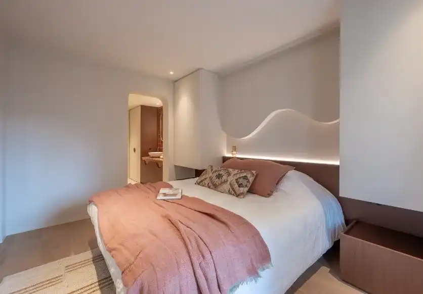 Exclusief gerenoveerd appartement met frontaal zeezicht op toplocatie in het Zoute foto 15