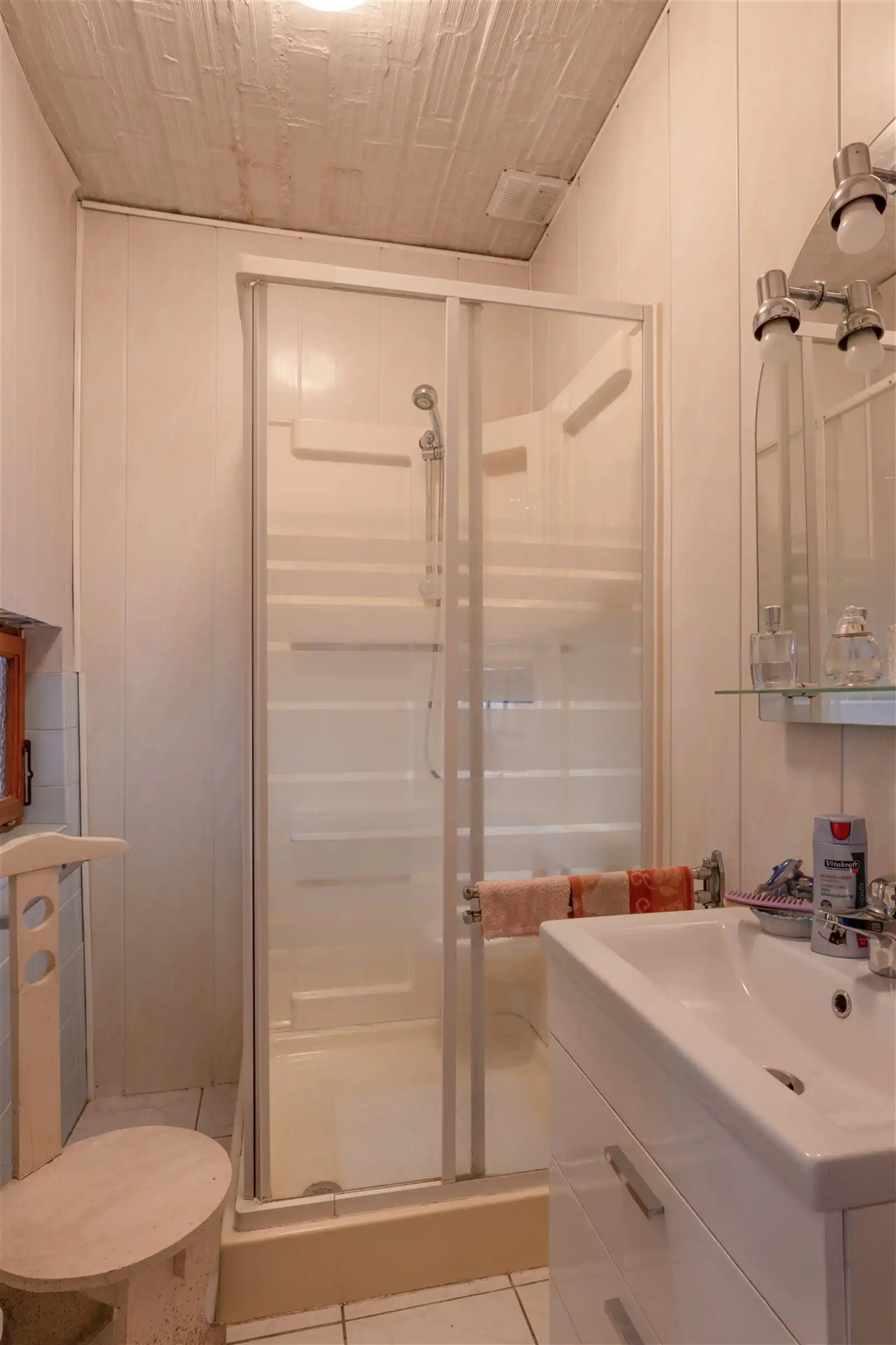 Allenstaande achterliggende te renoveren gezinswoning op 23are40 foto 16
