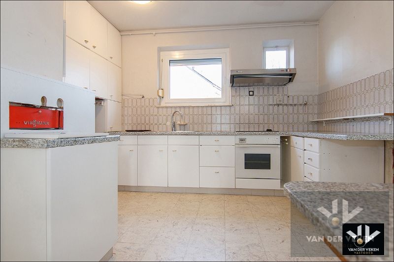 Multifunctioneel eigendom met 2 wooneenheden op een riant perceel van 21 aren 83 centiaren op een goed bereikbare, rustige locatie in Diepenbeek foto 14