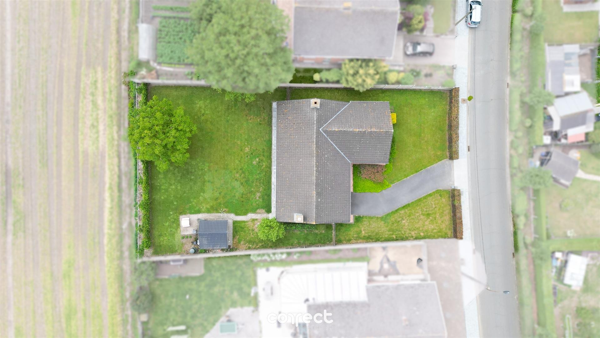 Rustig gelegen, zeer verzorgde open laagbouwwoning op een groot perceel met weids uitzicht. foto 12