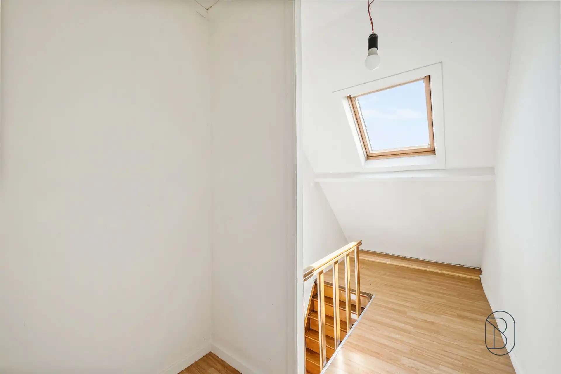 Ruime gezinswoning met 4 slaapkamers en grote tuin! foto 22