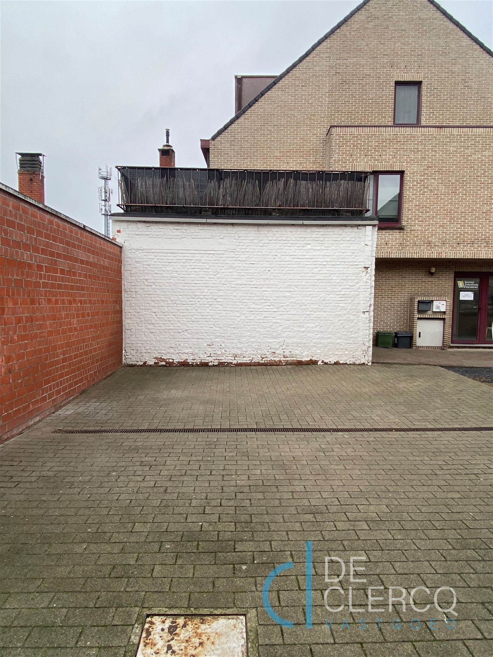 Nieuw, ruim kantoor met parking te huur centrum Lochristi!  foto 12