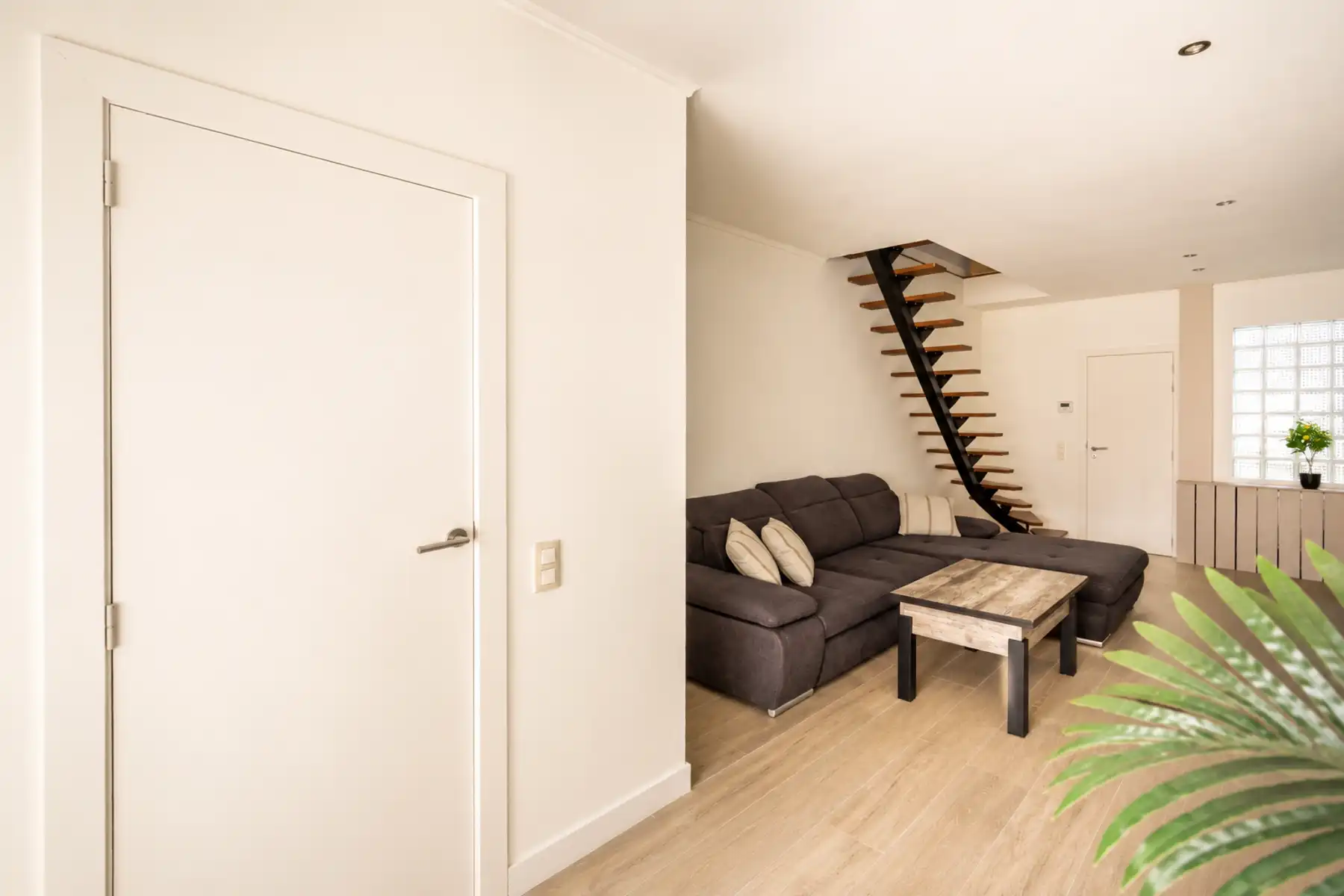 Lichtrijke, gerenoveerde woning in Boom foto 6