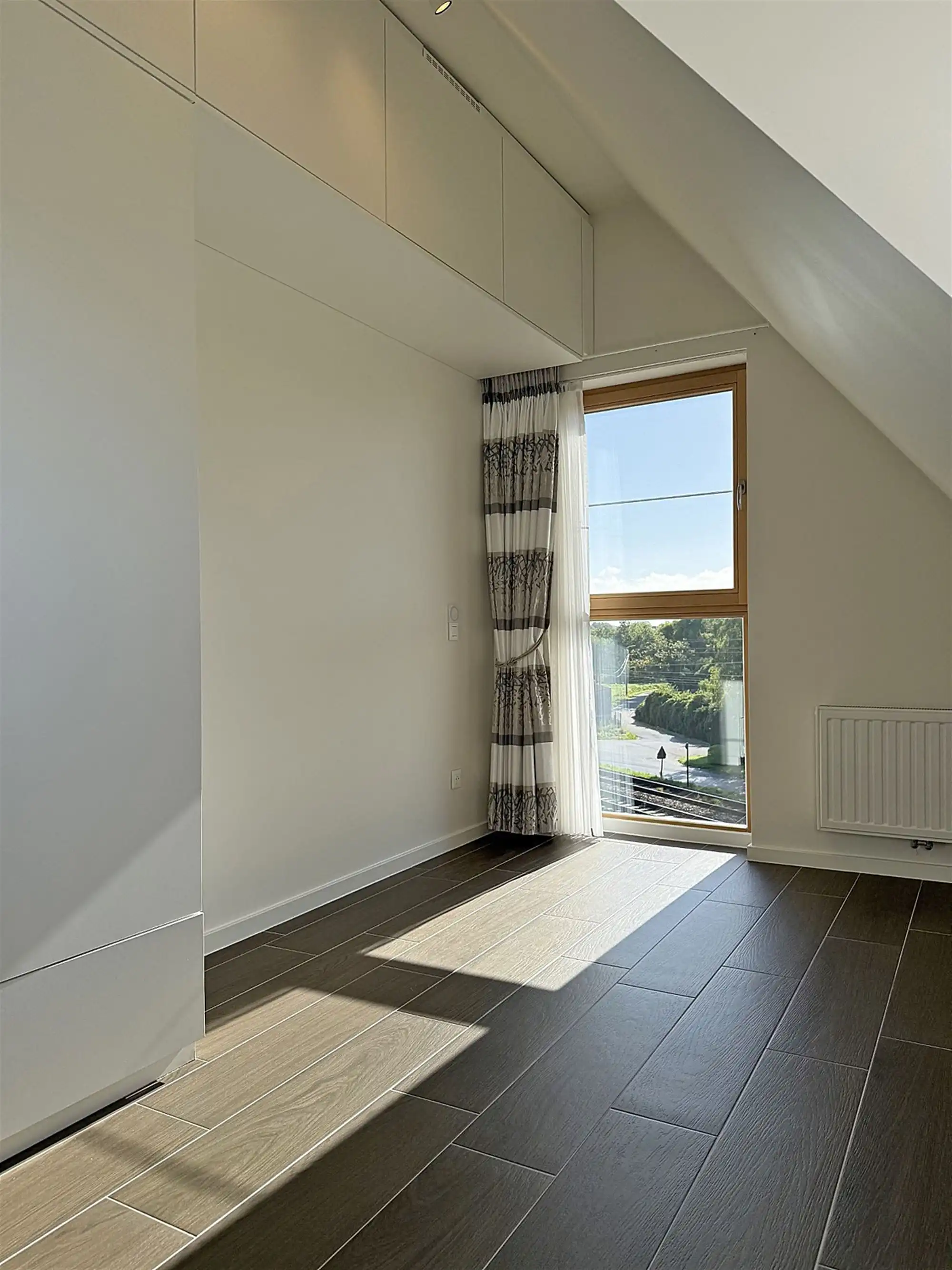 Recent, instapklaar APPARTEMENT met 2 slaapkamers, terras & overdekte autostaanplaats foto 13