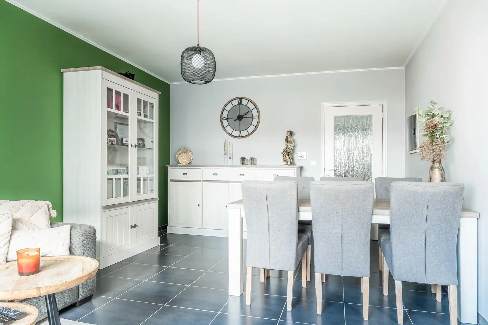 Instapklaar appartement met garage foto 3