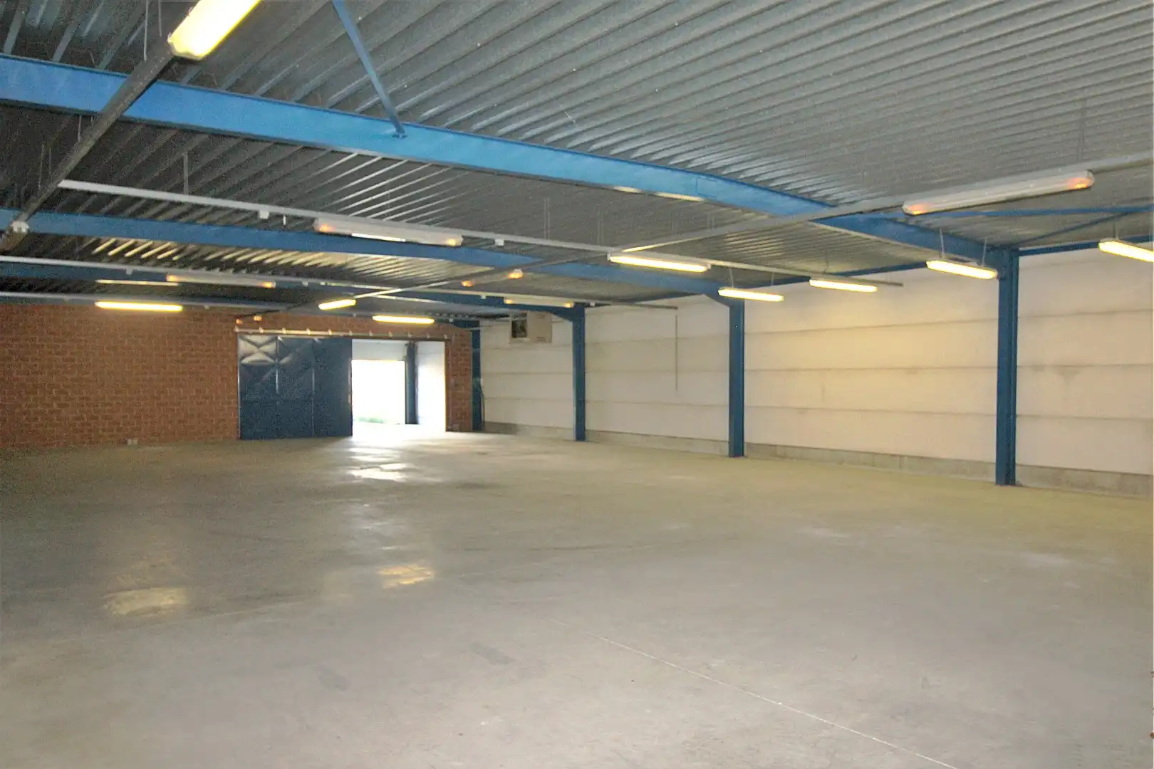 te huur Maldegem – magazijn of atelier van ca.420m². Uitstekende ligging. foto 5