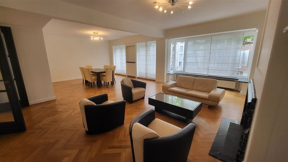 Ruim appartement met terrassen + optie  garagebox foto 4