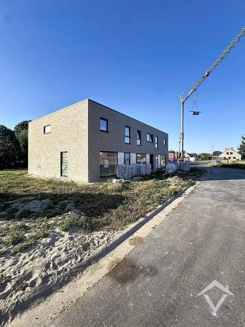 Woning met 3 slaapkamers en carport te Proven  foto 2
