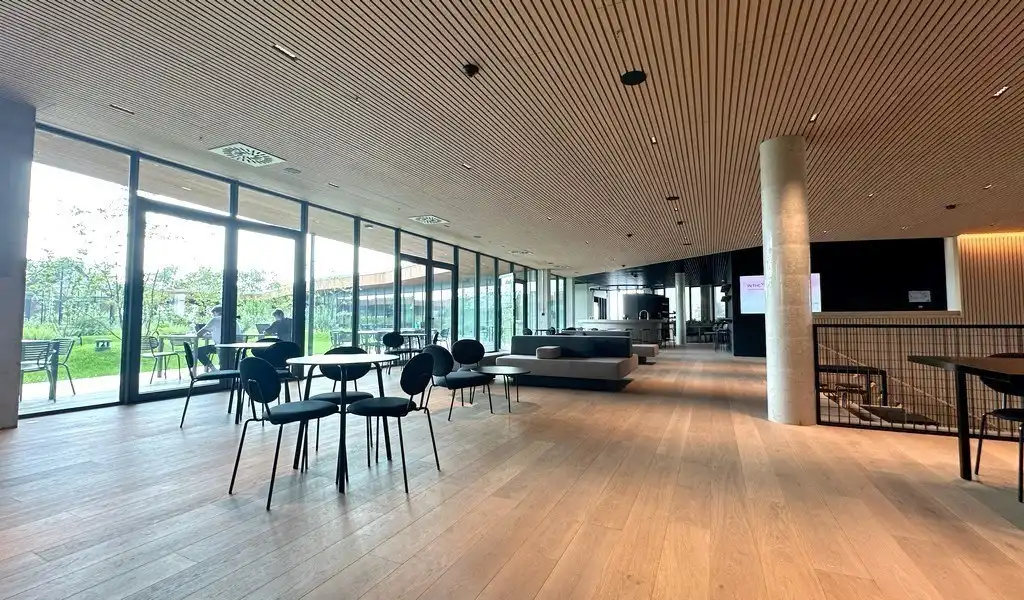 Prachtig gemeubelde kantoren met dienstverlening In The Yard in Drongen foto 12