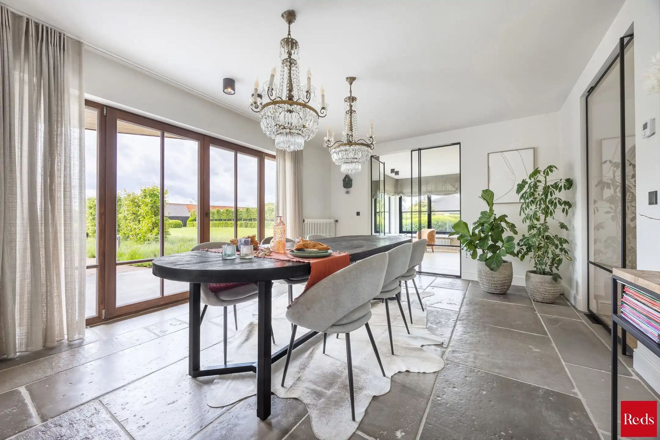 Luxueuze villa met bijgebouw en mogelijkheid tot aankoop achtergelegen weilanden.  foto 5