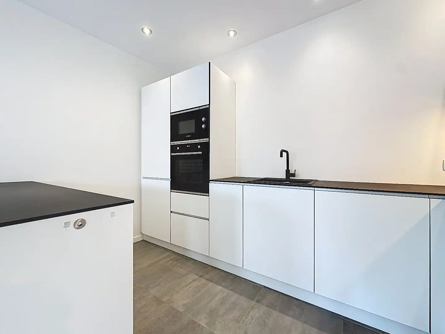 Instapklaar appartement met balkon en parkeerplaats in Aardenburg foto 12