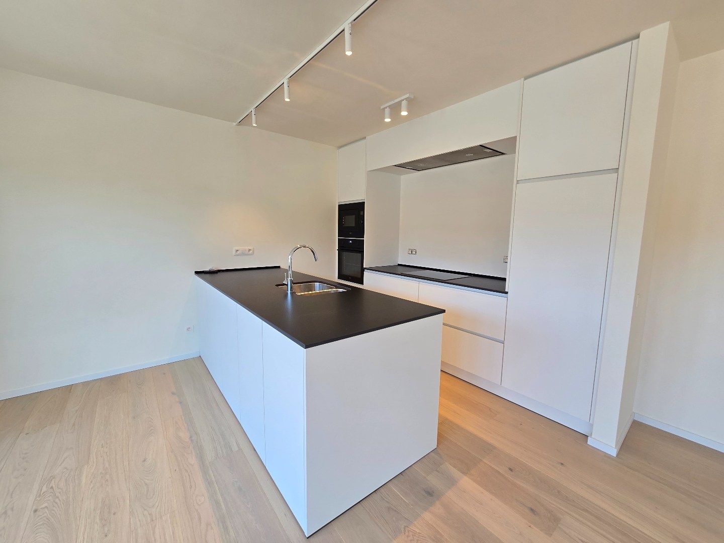 Gerenoveerd appartement met 2 slpk's foto 3