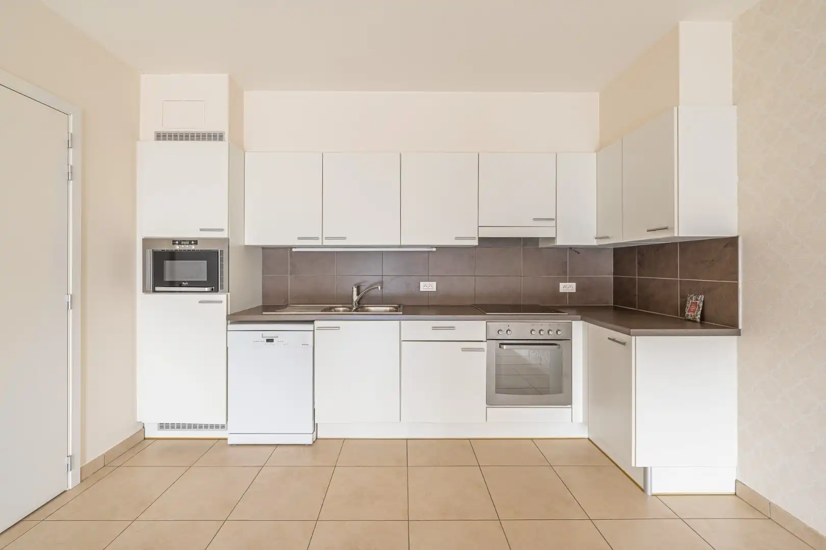 Instapklaar appartement met 2 slaapkamers, garage, berging en zonneterras in Dadizele foto 6