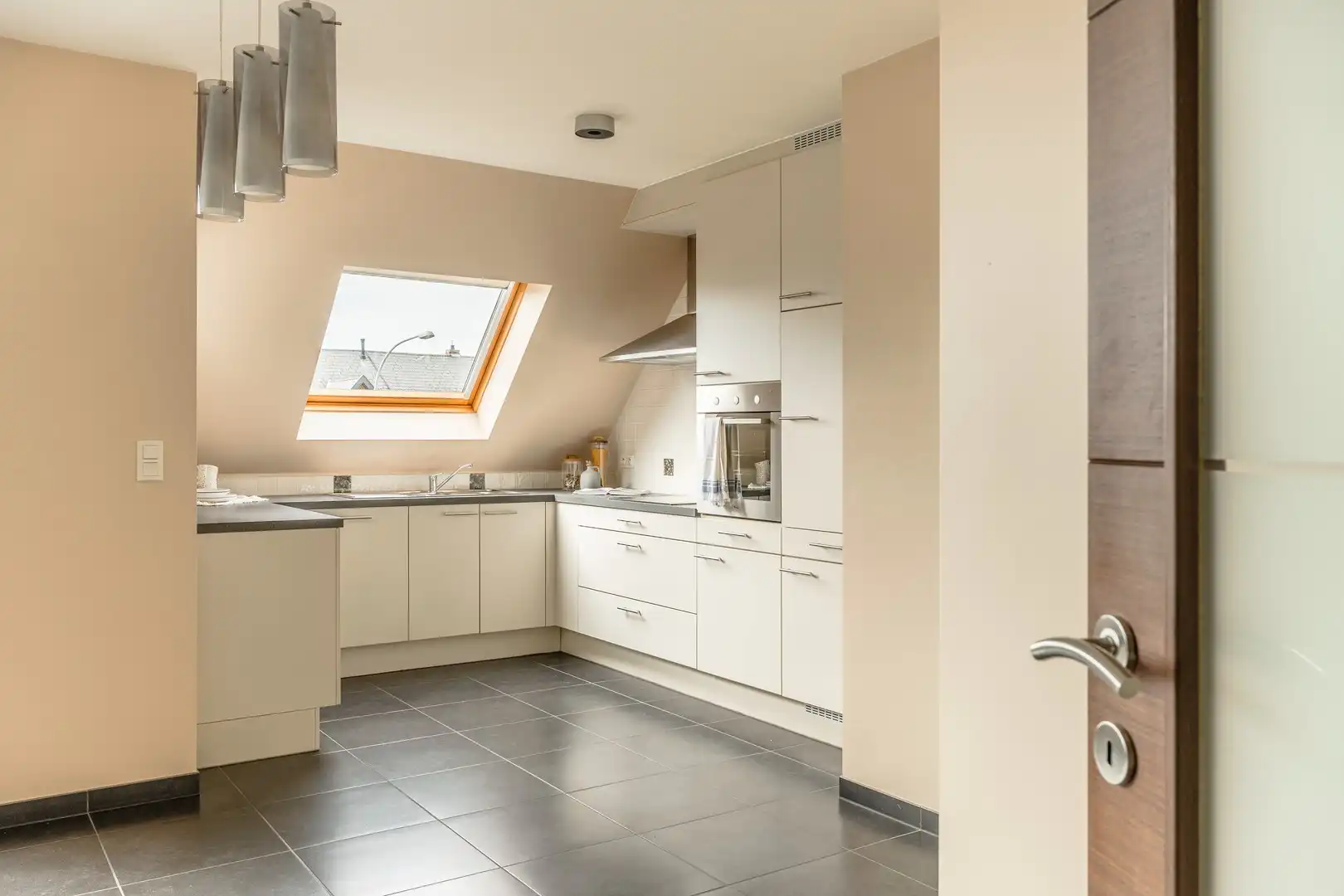 Instapklaar dakappartement met 2 slaapkamers en terras foto 9