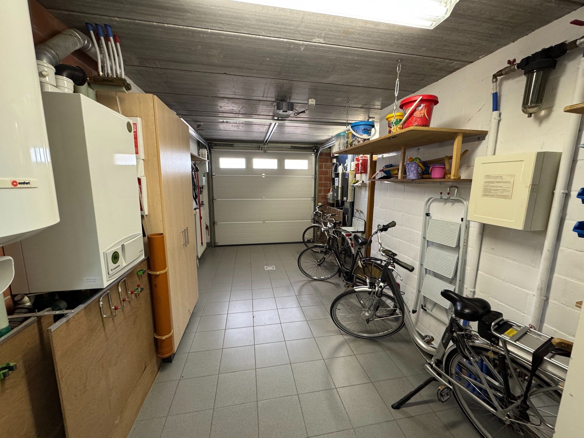 Verzorgde halfopen bebouwing in een rustige, doodlopende straat nabij het centrum van De Haan. foto 11