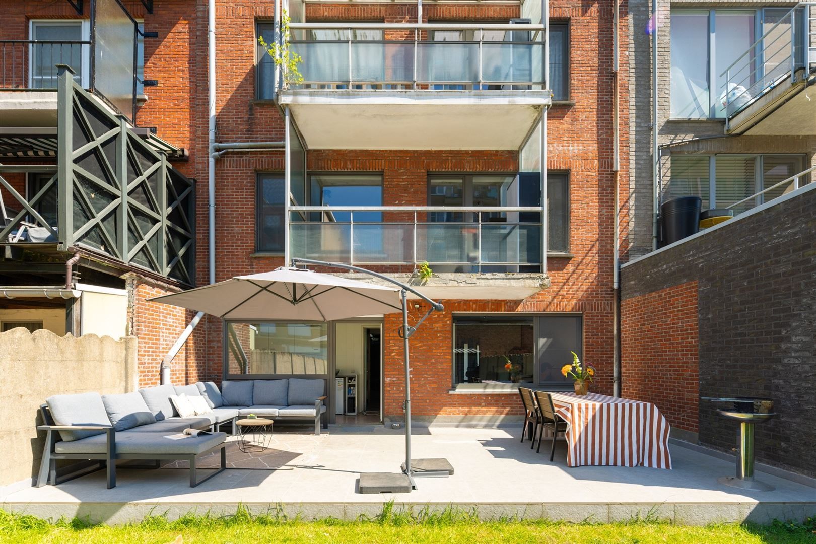 Twee ruime appartementen of één royale gezinswoning op centrale locatie foto 23