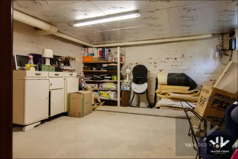 GROTENDEELS GERENOVEERDE GEZINSWONING foto 30