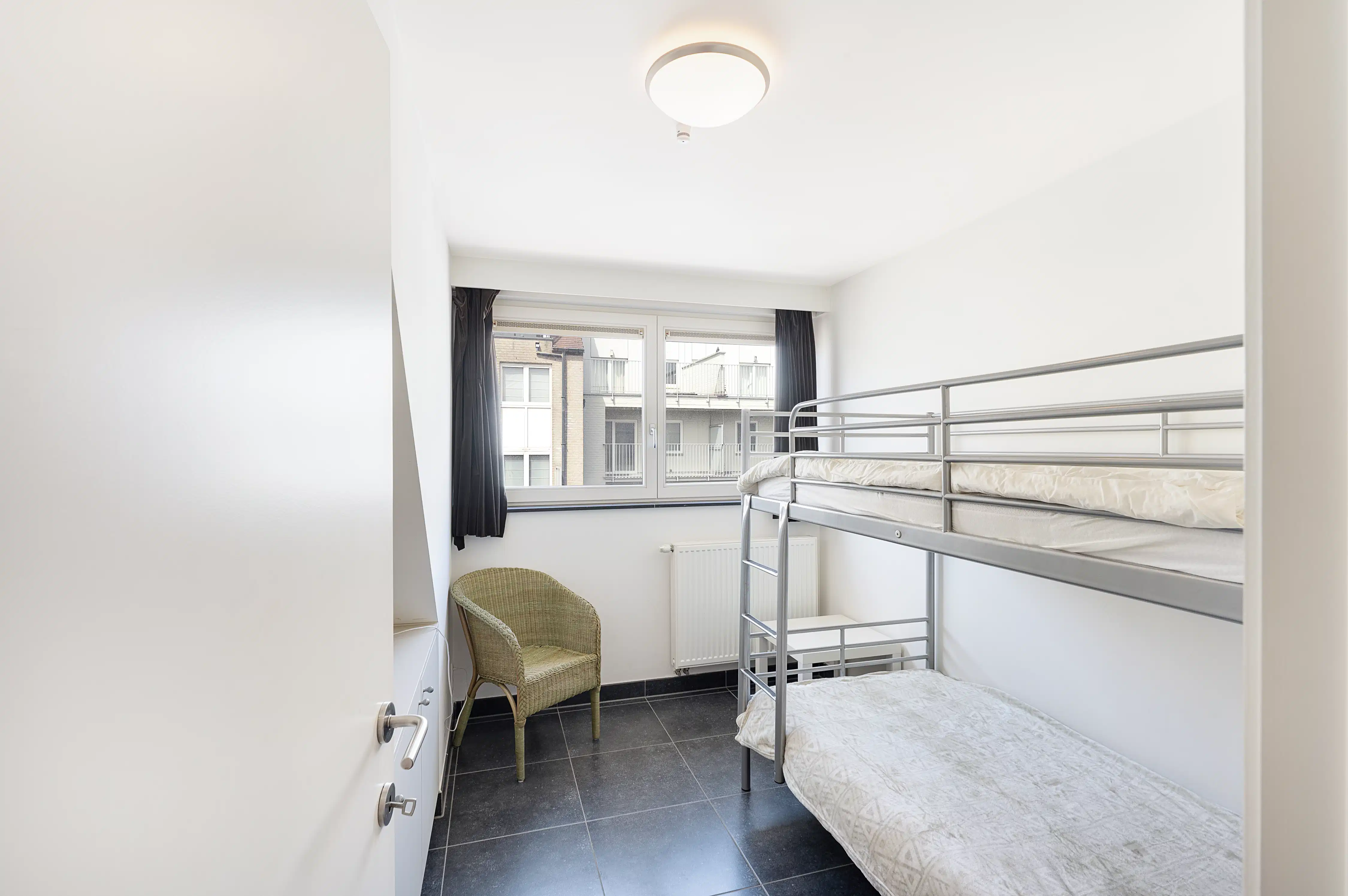 Ruim Duplex appartement op enkele passen van de Zeedijk te Duinbergen foto 22