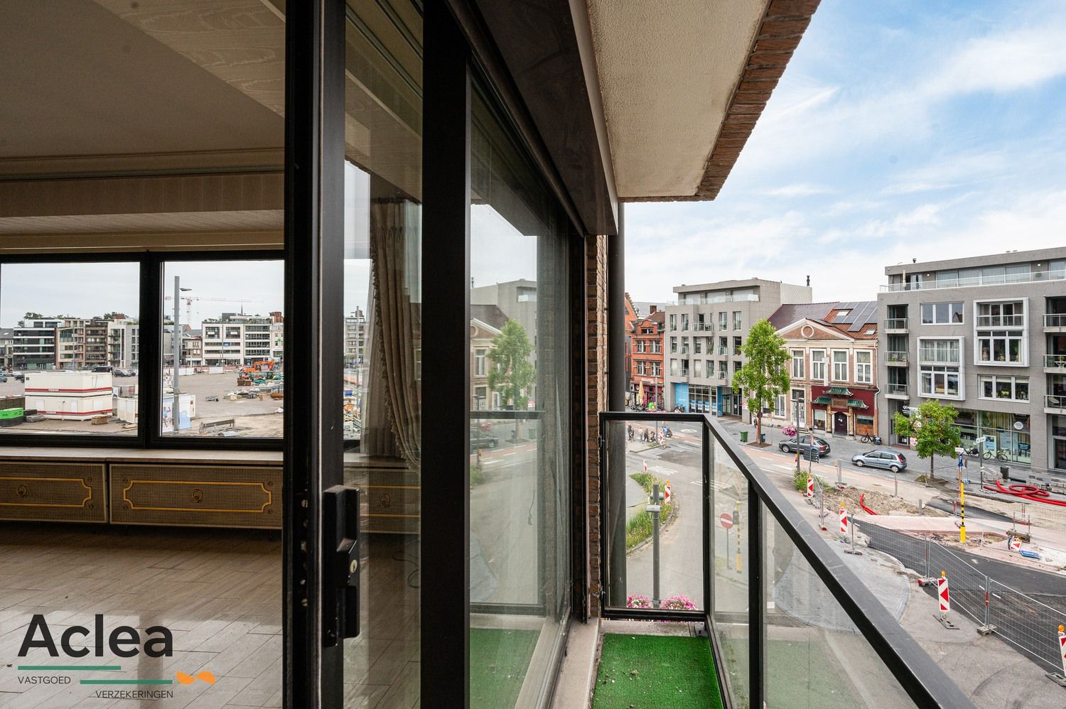 Op te frissen appartement met zicht op de markt van Sint-Niklaas foto 3